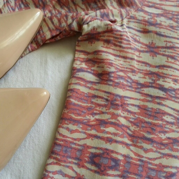 Antonio Melani | 100% silk top button back size L - Picture 5 of 7